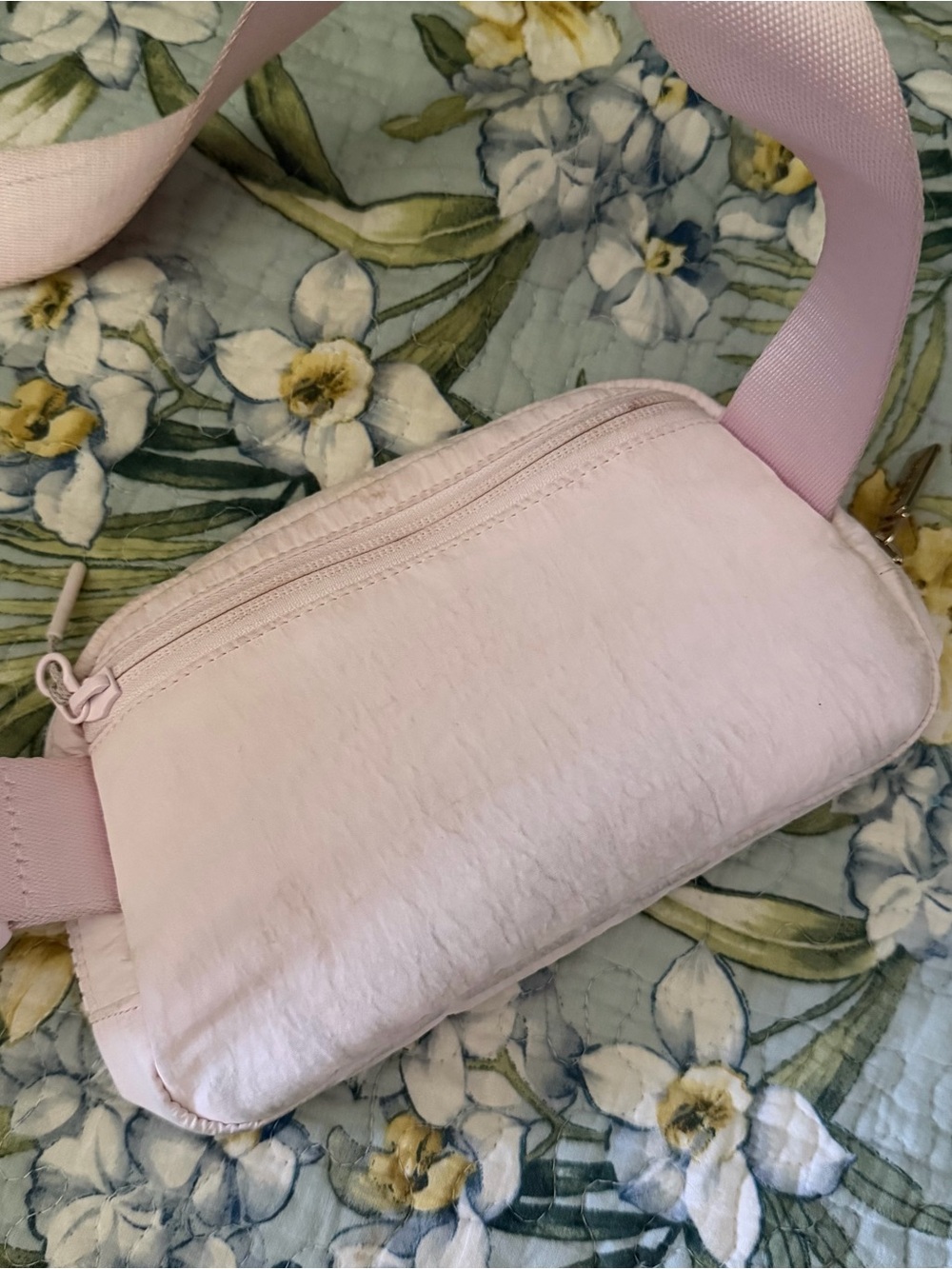 lululemon Pale Pink Everywhere Belt Bag with Gold Logo 1L - Picture 3 of 8